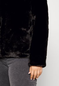 ONLY Carmakoma CARNEWVIDA JACKET  - Ljetna jakna - black