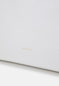 Coccinelle BOHEME - Velika torba - brillant white