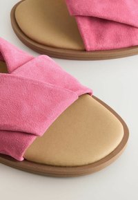 REGULAR FIT - FOREVER COMFORT TWISTED - Ciabattine - pink suede