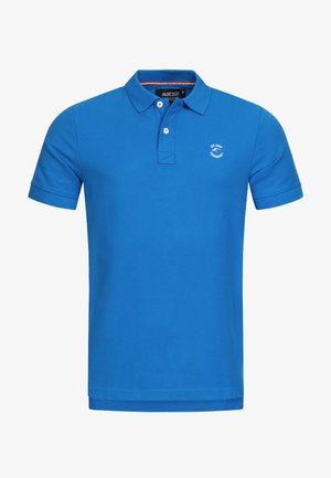 Niebieska koszulka polo wykonana z bawełny, z klasycznym kołnierzykiem, zapięciem na dwa guziki i małym logo na klatce piersiowej. Krótkie rękawy kończą się na górnej części ramienia.