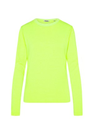 Langärmliges neon-gelbes Rundhals-Shirt mit einem kleinen Etikett innen am Kragen, auf weißem Hintergrund dargestellt.