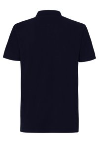 Námořnicky modrá polokošile s krátkými rukávy a texturovaným límcem. Jednoduchý design, žádné viditelné loga ani vzory, vyrobeno z hladké tkaniny.