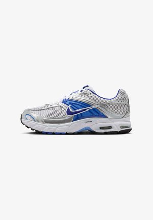 Biało-niebieski but do biegania marki Nike z siateczkową cholewką, amortyzowaną podeszwą, widocznymi elementami powietrznymi i czarną gumową podeszwą zewnętrzną, pokazany z profilu.