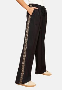 Friends Like These WIDE TAILORED SIDE STRIPE  - Treningo apatinė dalis - black