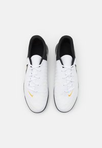 Nike Performance PHANTOM GX 2 CLUB - Scarpe da calcio per terreni sintetici - white/black/metallic gold coin