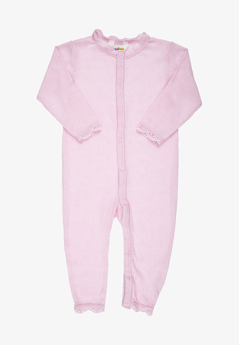 Combinaison tricotée rose à manches longues, ornée de dentelle sur le col et les poignets, avec des boutons sur le devant, motif texturé.