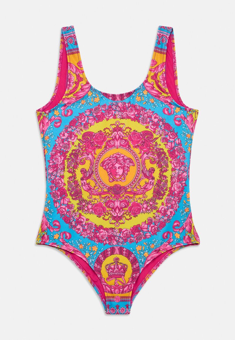 Jednodielne plavky s výrazným kvetinovým a kráľovským vzorom v ružovej, modrej a žltej farbe, s širokými ramienkami a okrúhlym výstrihom.