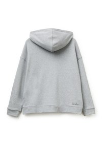 Felpa grigia con cappuccio, dal fit morbido e realizzata in tessuto morbido. Presenta un orlo arrotondato e il logo "benetton" in modo discreto sul lato sinistro in basso.