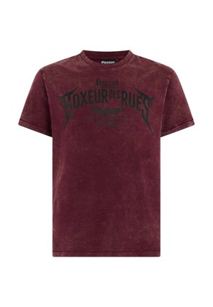 T-shirt manica corta color bordeaux con texture sbiadita e scritta nera "Boxeur Des Rues" e grafica di teschio alato sul davanti al centro.