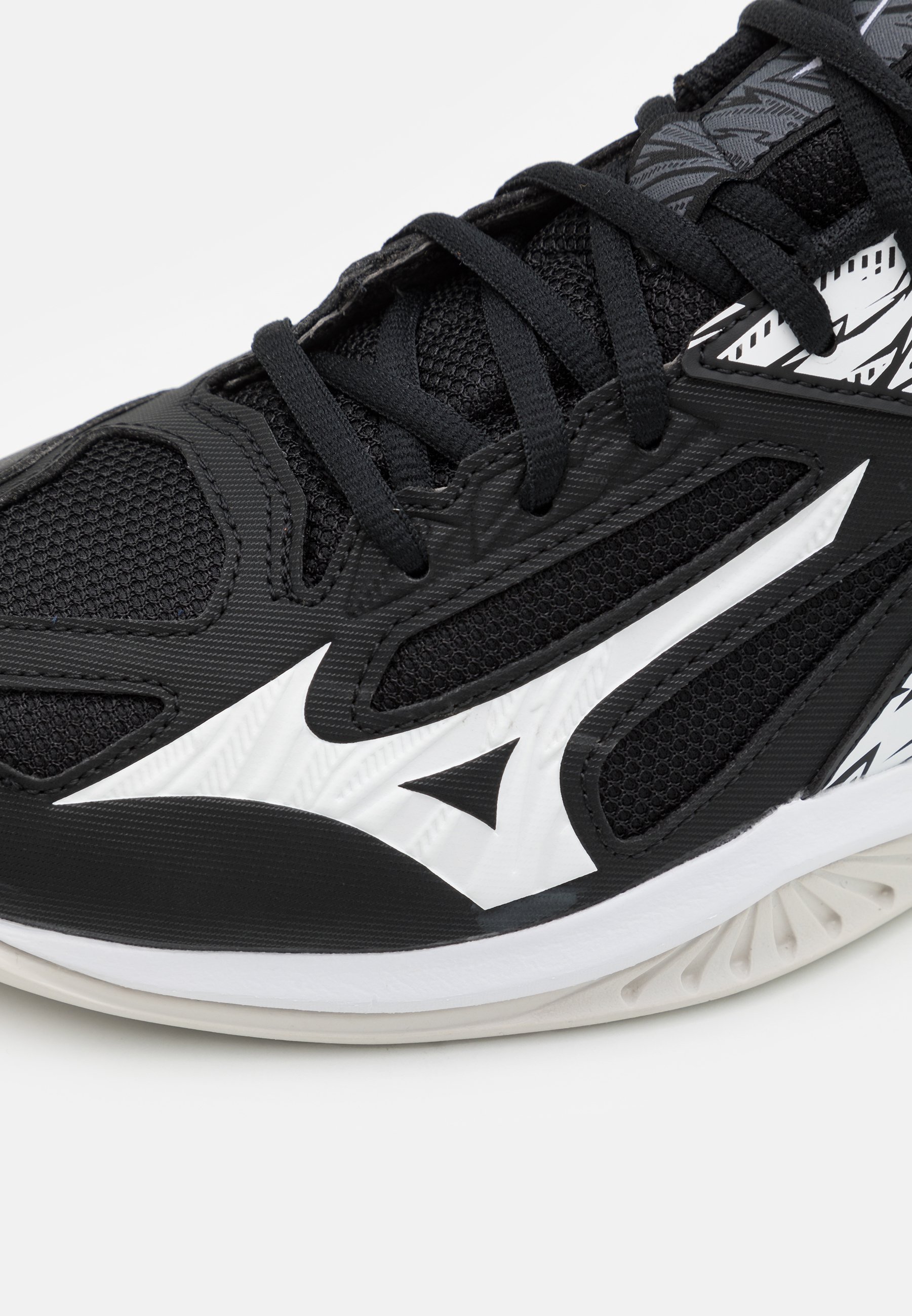 mizuno thunder black