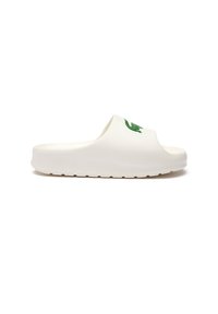 Sandalia blanca sin hebillas fabricada en material suave con un logo verde texturizado. Suela ligeramente elevada con un patrón estriado para mayor agarre.