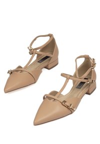 Kamome BOU - Bailarinas con hebilla - camel