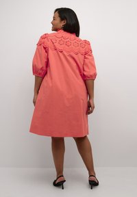 Kaffe Curve KCJAS - Vestido camisero - cayenne