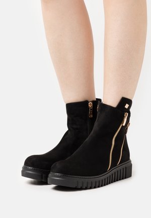 Laura Biagiotti, Classic ankle boots - black