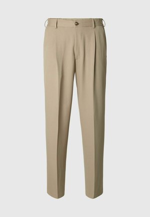 Pantalons plissés beiges en tissu léger, dotés d'une fermeture à bouton et de passants de ceinture, avec une coupe décontractée à jambe droite.