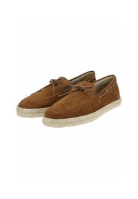 Braune Wildlederloafers mit einer Seilsohle, abgerundetem Zehenbereich, seitlichen Schnürsenkeln und Stickdetails entlang des Obermaterials.