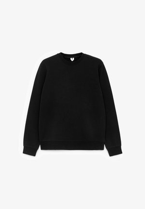 Schwarzes Sweatshirt aus weichem Material, mit Rundhalsausschnitt, langen Ärmeln und gerippten Bündchen sowie subtilen Details an den Schultern.