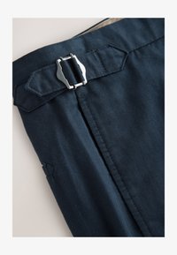 Sélectionné, navy blue