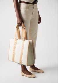 Ted Baker HAYLLEE STRIPED ICON BAG - Shopping Bag - camel