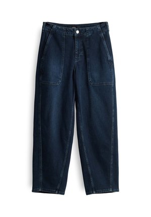 Donkerblauwe denimbroek met een ontspannen pasvorm, voorzien van twee grote voorzakken, een enkele knoopsluiting en een rechte pijpdesign.