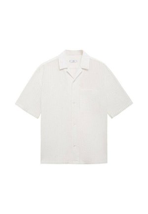 Camicia a manica corta, con bottoni, di colore crema chiaro, in tessuto testurizzato, con una tasca sul petto e colletto a punta.