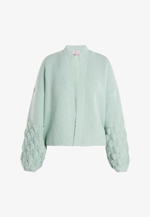 Mintgroene cropped cardigan met geribbelde halslijn en textuur ballonsleeves met een kabelbreipatroon. Lichtgewicht gebreide stof.