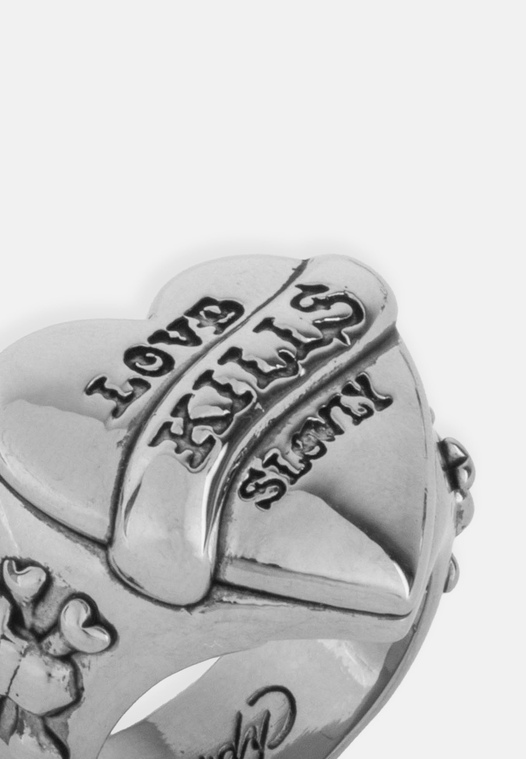Ed Hardy LOVE KILLS SLOWLY HEART SIGNETリング Ed Hardy Love Kills Slowly Heart Signet Ring - Silver – Ed