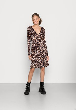 PCFRISA DRESS - Jerseyklänning - black