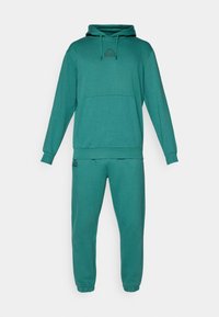 Treniņtērps - green jasper