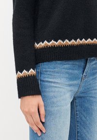 ONLY Tall Stickad tröja - black