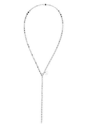 Collier chaîne en argent en forme de Y avec de petits maillons reliés et un pendentif circulaire près de la jonction, présenté sur fond blanc.