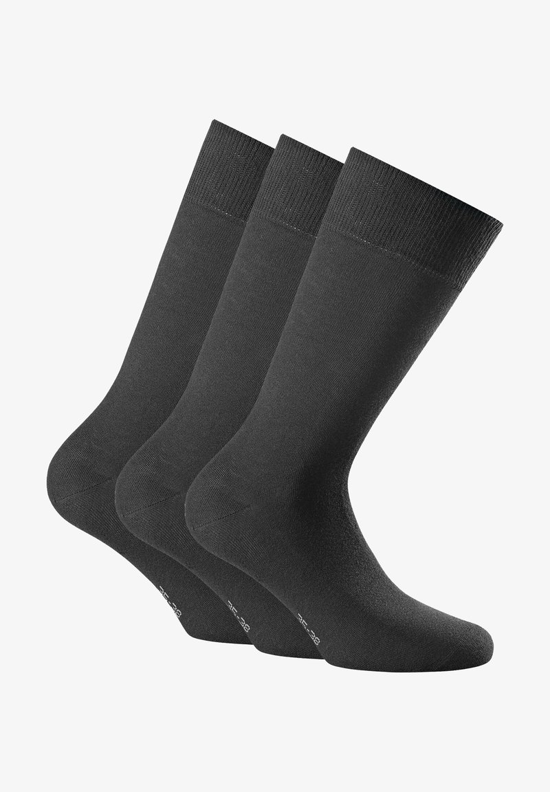 Schwarze Baumwollsocken im Dreierpack. Mit geripptem Bund, glatter Textur und verstärkter Zehenpartie. Geeignet für den täglichen Gebrauch.