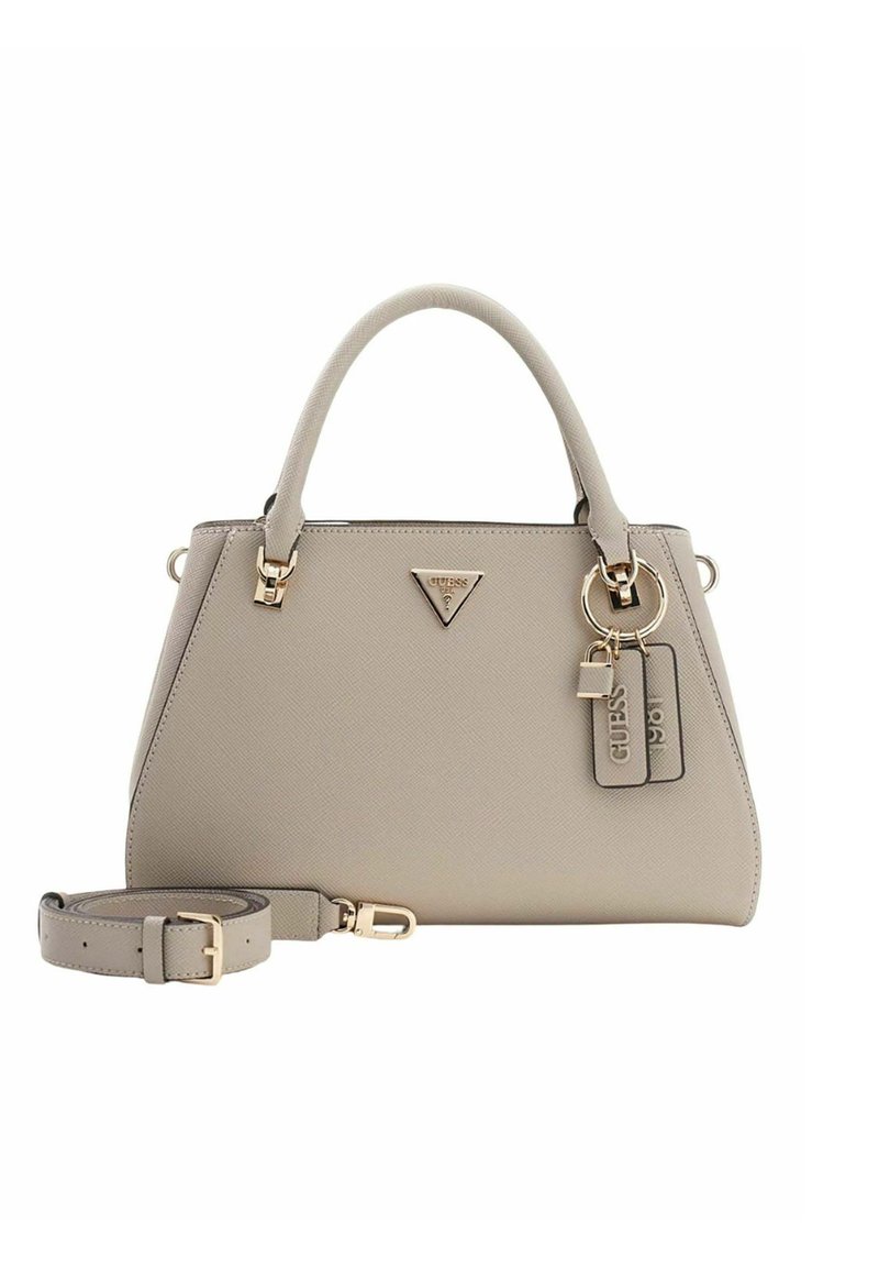 Sac à main en similicuir gris avec un design structuré, des ferrures dorées et une bandoulière amovible. Présente un logo triangulaire et des détails avec étiquettes.