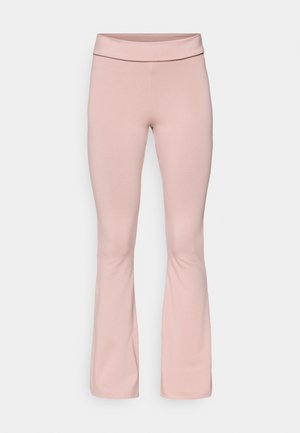 Rosa pink flared leggings lavet af blødt, strækbart stof med en bred, foldet taljebånd og sømløst design.