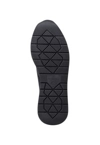 Semelle de chaussure en caoutchouc noir présentant un motif géométrique de sculptures avec des formes triangulaires et en losange pour l'adhérence et la traction. Design plat et texturé.