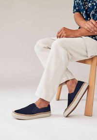 Next Matalavartiset tennarit - navy