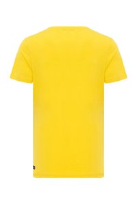 Gelbes T-Shirt mit kurzen Ärmeln und Rundhalsausschnitt. Hergestellt aus glattem Stoff, mit geradem Schnitt und ohne sichtbare Muster oder Akzente.