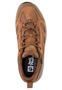 Ruskea vaelluskengät, joissa mokkanahka- ja verkkopintaiset materiaalit, pehmustettu kaulus, teksturoitu pinta ja kumipohja korostettuine saumaustekstuurin yksityiskohtineen.