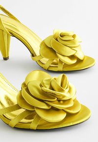 Next FOREVER COMFORT FLOWER - REGULAR FIT - Sandaalit nilkkaremmillä - lime green