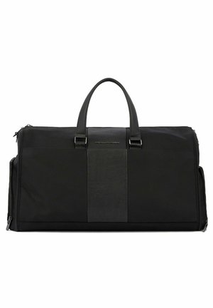 Schwarze Sporttasche aus strukturiertem Material mit glatten Lederakzenten. Verfügt über zwei Griffe und ein Reißverschlussfach für einfachen Zugang.
