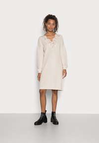 ONLY ONLXENIA LIFE DRESS  - Rochie tricotată - pumice stone