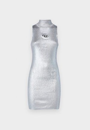 Metāliska sudraba bez piedurknēm mini kleita ar augstu kakla izgriezumu, teksturētu apdari un apļu logotipu uz krūšu daļas. Gluda un pieguļoša konstrukcija.