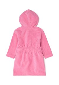 Bata de baño rosa con capucha, hecha de suave tela de rizo, que presenta mangas largas y cintura fruncida, diseñada para la comodidad y la utilidad.