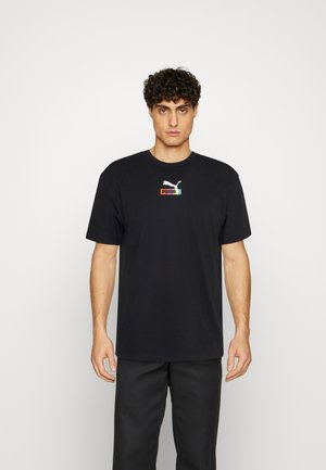 Puma BRAND LOVE MULTIPLACEMENT TEE - Camiseta estampada - black