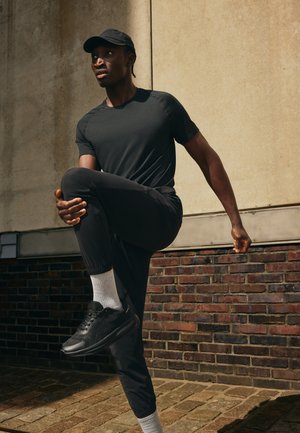 lululemon, PACE BREAKER JOGGER REGULAR - Pantaloni sportivi - black