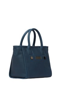Sac à main en cuir bleu avec deux petites poignées, forme structurée, accents métalliques décoratifs et surpiqûres sur les côtés.