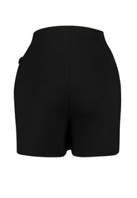 Černé šortky s vysokým pasem, hladkou texturou, klasickým střihem a knoflíkovým akcentem na levé straně. Jednoduchý a minimalistický design.