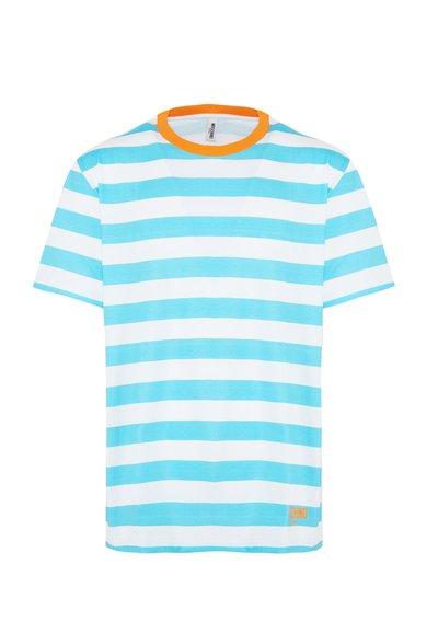 T-shirt a righe in blu chiaro e bianco, con colletto arancione a girocollo. Maniche corte e un piccolo logo sul lato sinistro in basso. Materiale in cotone.