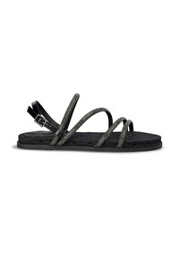 Schwarze flache Sandalen mit geflochtenen Riemen und metallic glänzenden Akzenten. Verschluss mit Schnalle am Knöchel. Strukturiertes Sohlenprofil für besseren Halt.