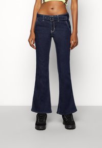 Hollister Co. - LOW RISE BOOT  - Vaqueros bootcut - blue - 0